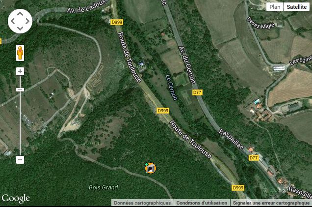 Le site archéologique de Laumière comprend quatre dolmens et des ruines de murs, les traces de deux fours à chaux et d'une enceinte. Il fut signalé par Jean Poujol dans "Cahier de l’Adralhan", 1985. Le site se trouve sur une terrasse 70 m au dessus du Cernon.