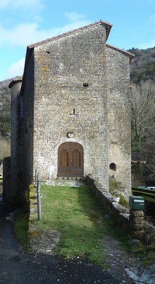 La Sorgues prend sa source au sud de Saint Affrique, c'est la résurgence de Sorgues. Après un parcours d’une quarantaine de kilomètres, elle se jette dans le Dourdou de Camarès à Vabres l’Abbaye