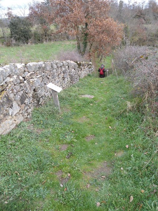 le site archéologique du Sabel comprend un dolmen, des tombes rupestres, des sarcophages pour le cimetière mais aussi un habitat ancien avec pressoir et traces de constructions diverses