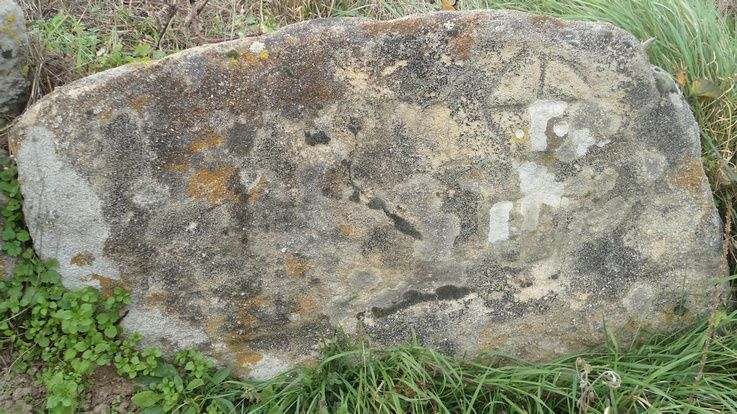 le site archéologique du Sabel comprend un dolmen, des tombes rupestres, des sarcophages pour le cimetière mais aussi un habitat ancien avec pressoir et traces de constructions diverses