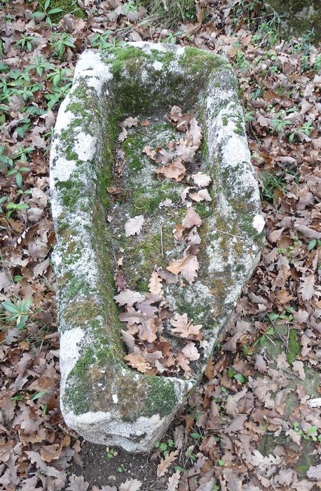 le site archéologique du Sabel comprend un dolmen, des tombes rupestres, des sarcophages pour le cimetière mais aussi un habitat ancien avec pressoir et traces de constructions diverses