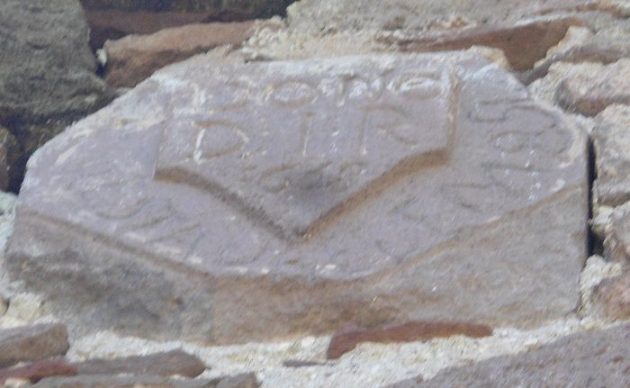 L'église de St Pierre d'Issis est l'une des plus anciennes églises du Rouergue elle fut sans doute la 1re église matrice de Camarès, c'était un prieuré