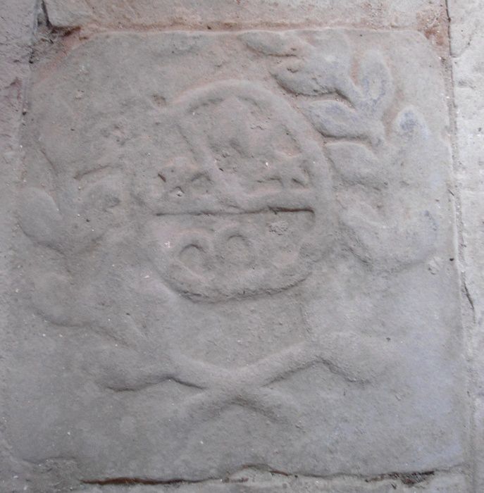 L'église de St Pierre d'Issis est l'une des plus anciennes églises du Rouergue elle fut sans doute la 1re église matrice de Camarès, c'était un prieuré