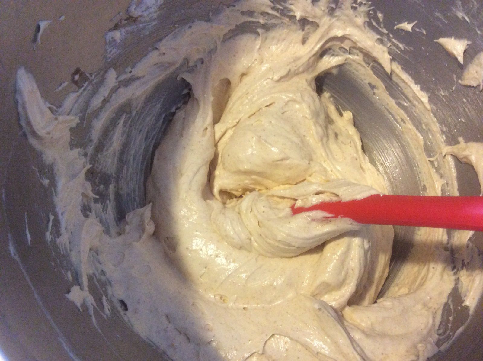 Bûche crème au beurre praliné - Les recettes de Poulette et Ratounette