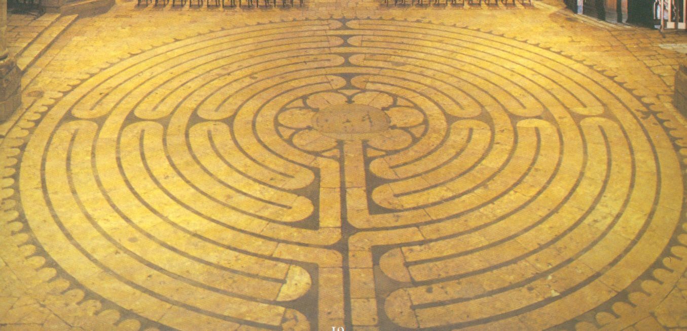 Le labyrinthe de la cathédrale de Chartres : origines et significations