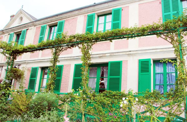 A la découverte du somptueux jardin fleuri de Giverny, l'étang des Nymphéas et la maison rose aux volets verts de Claude Monet