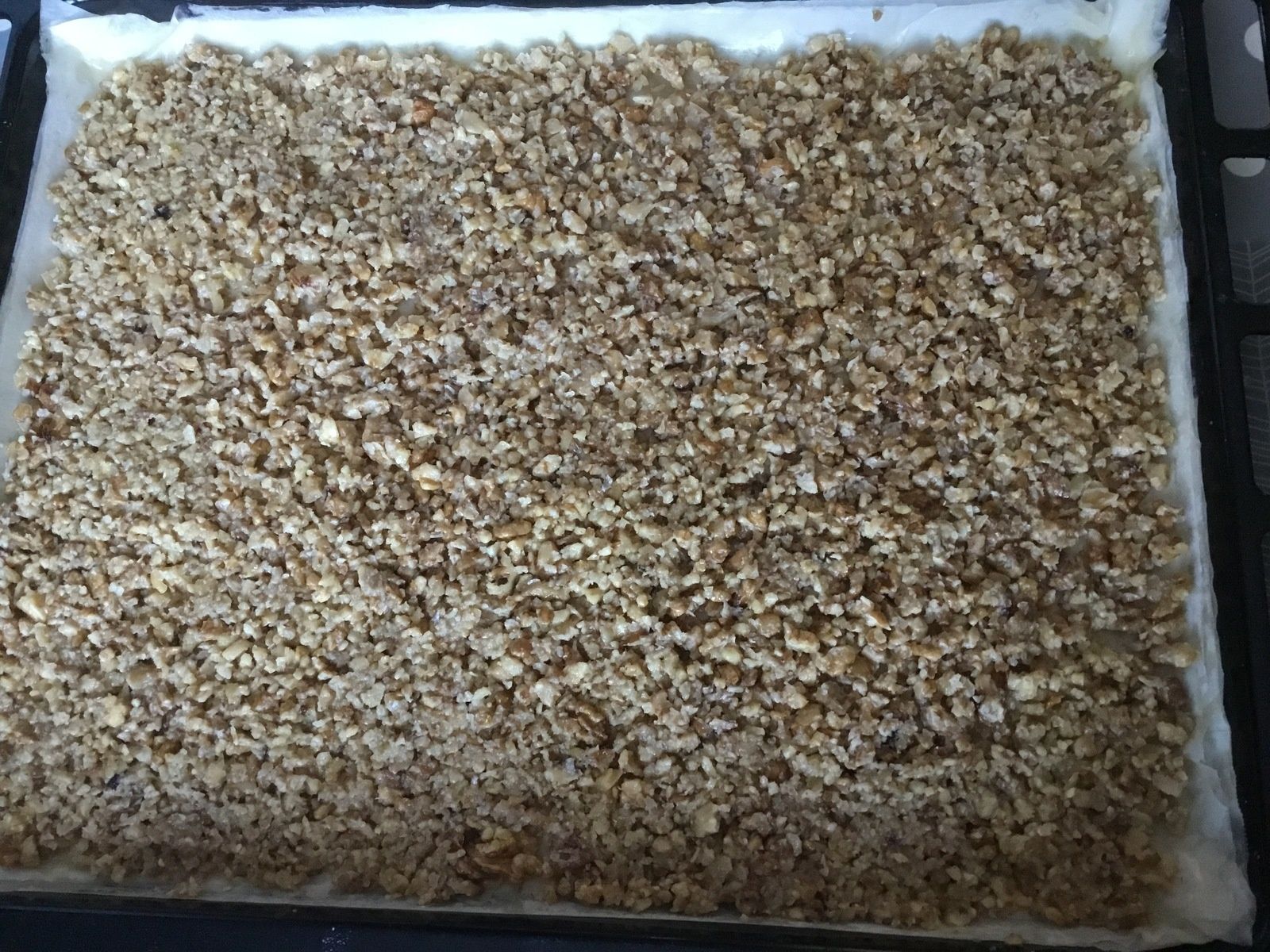 farce du baklavas à base de noix étalée 
