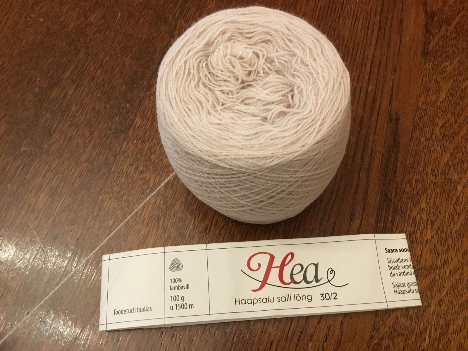 laine fine Lambwool Haapsalu salli long 30/2  1500 mètres/pelote