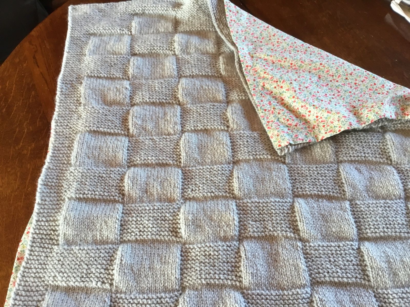 Petite couverture naissance pour bébé tricotée en laine Sport de