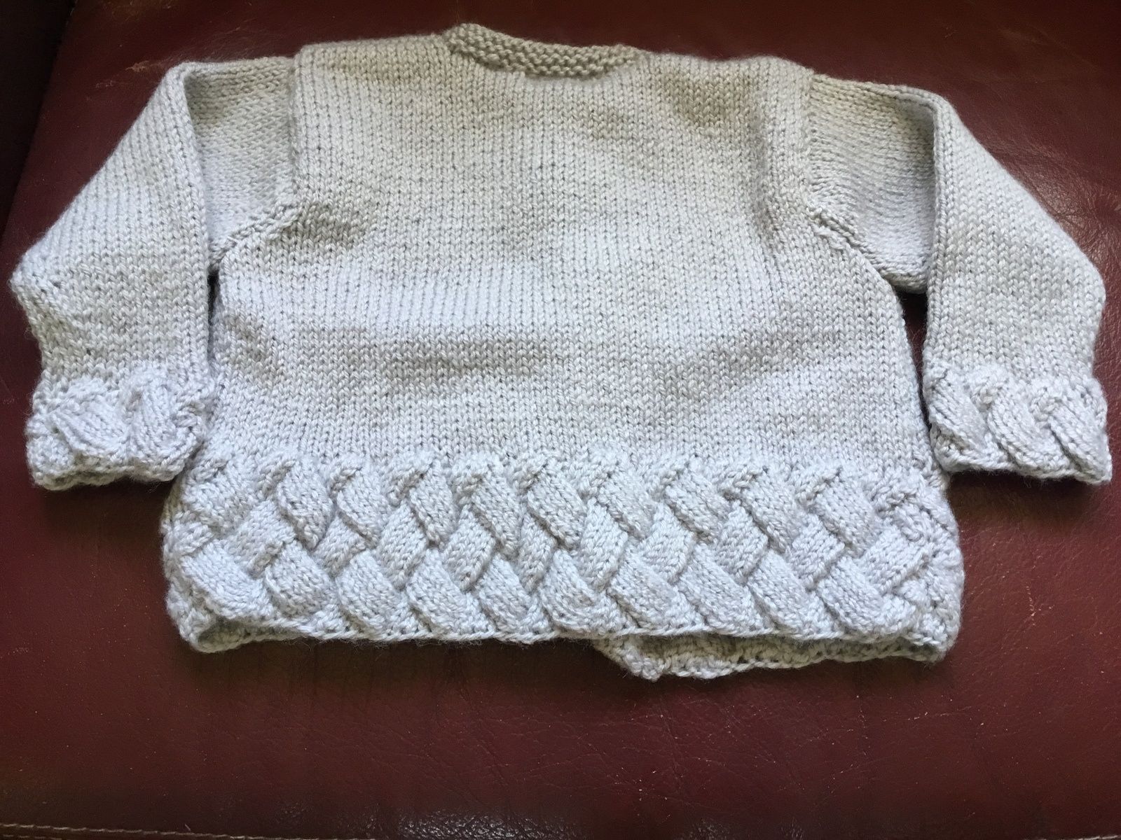 gilet avec motif entrelacs le dos