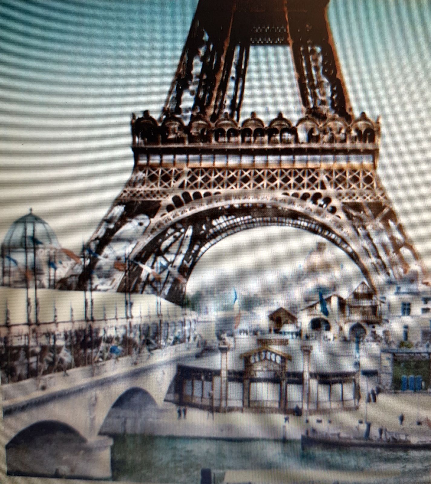 La Tour Eiffel et ses 130 ans (1889-2019) Bon anniversaire à Notre Dame de Fer !