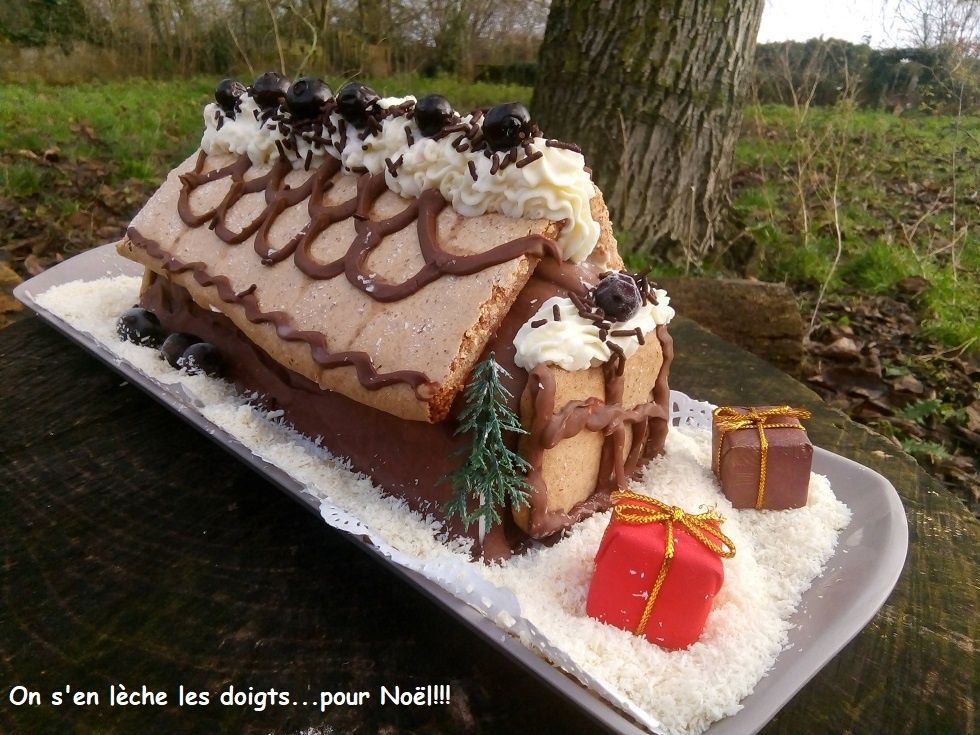 Recette de bûche de noël 2019 Petit Chalet aux Marrons et Myrtilles pour le  Calendrier de l'Avent 2019 - On s'en lèche les doigts...