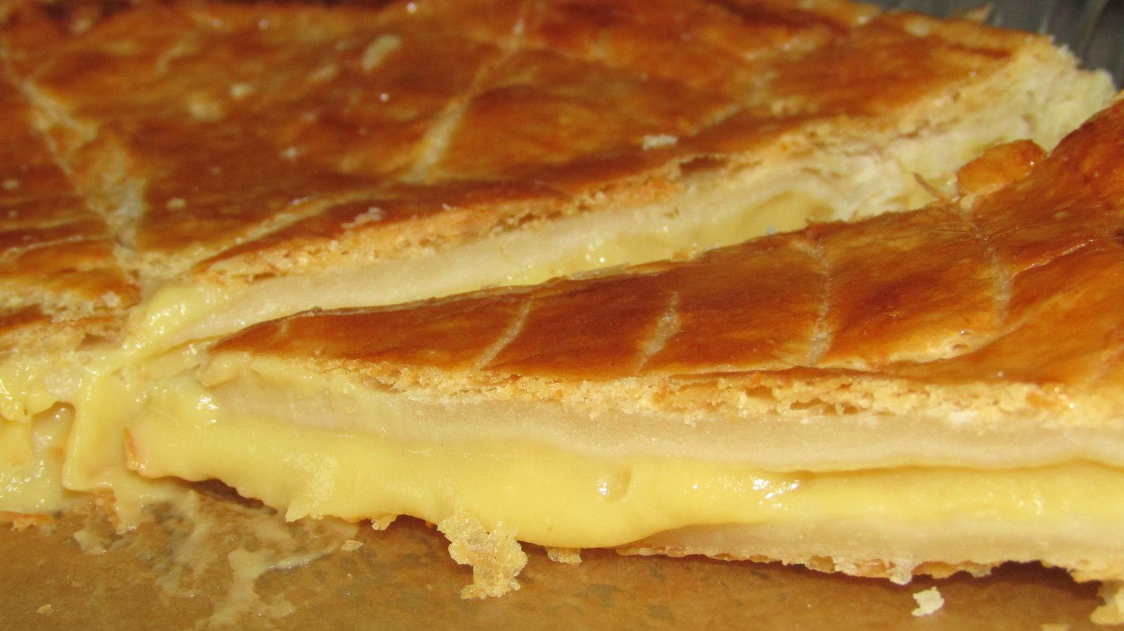 Une galette des rois pomme caramel au beurre salé...A
