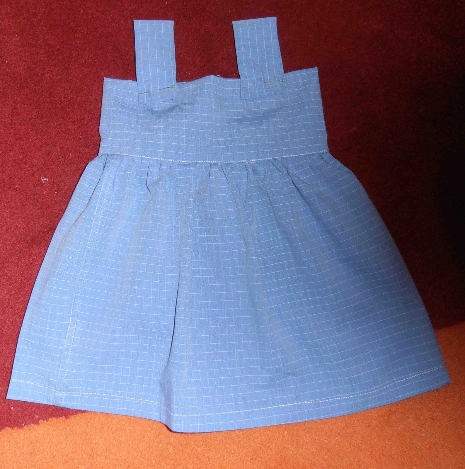 Voici un tuto super simple : robe petite fille pour débutantes adaptable, et déclinable (petit cours de couture débutante inclus)