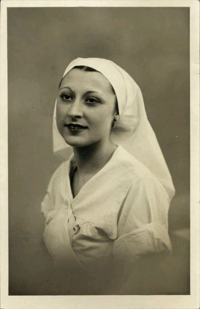 Photographies anciennes... première et deuxieme guerre mondial croix rouge française ..La dernière...Louisette 17 avril 1937 