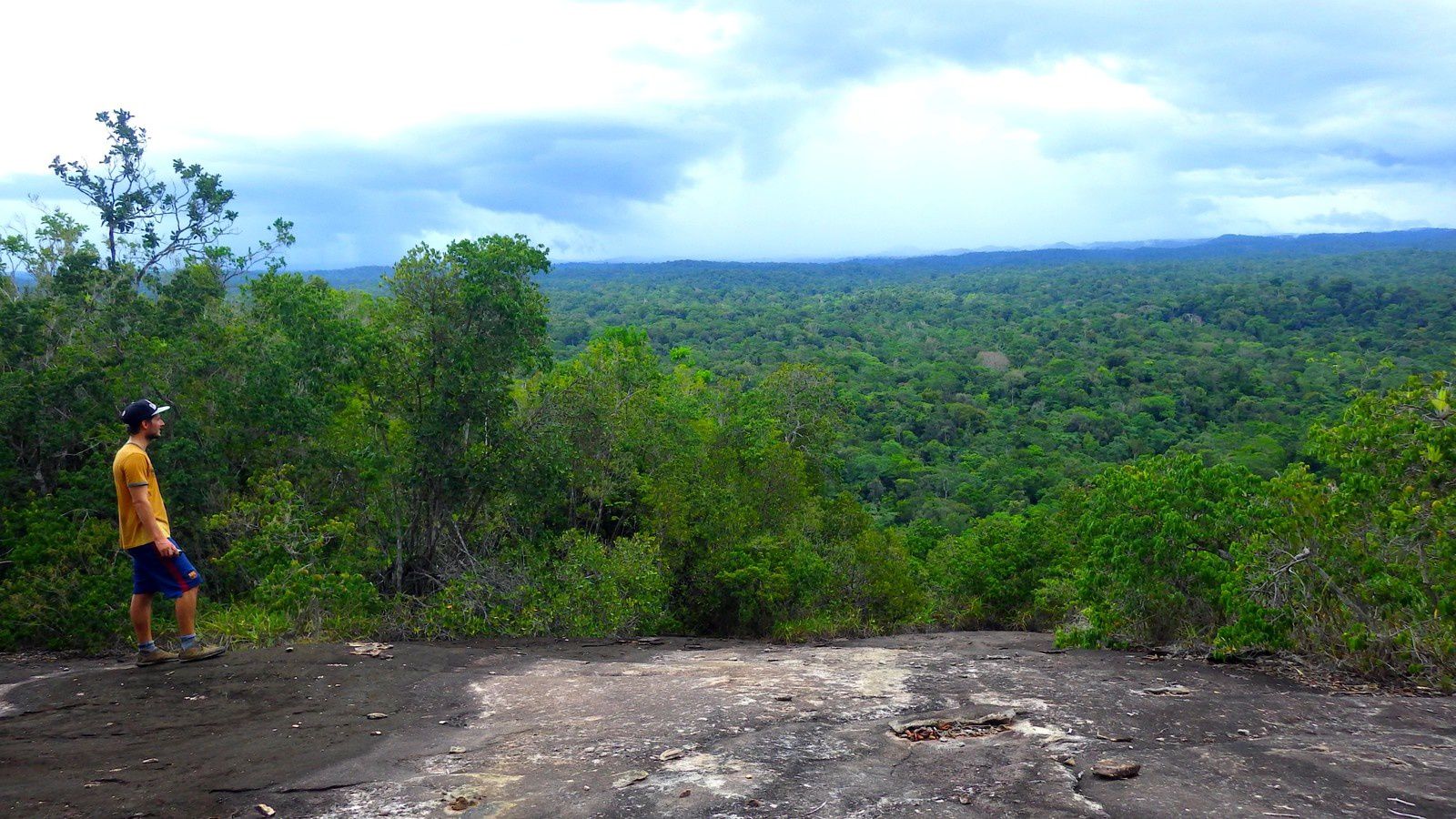 A travers la forêt amazonienne : les chutes Voltaire
