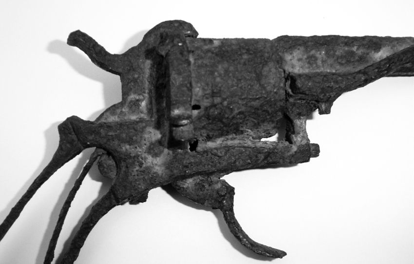 Détail du barillet. Ph. A. Rohan, auteur du livre "Aurait-on retrouvé l'arme du suicide ?".