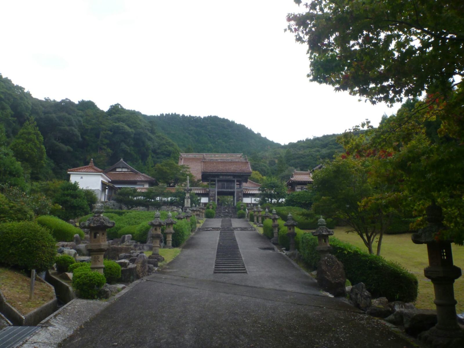Le Ryuunji, fabuleux temple bouddhiste inconnu du pékin moyen pour notre plus grande joie !