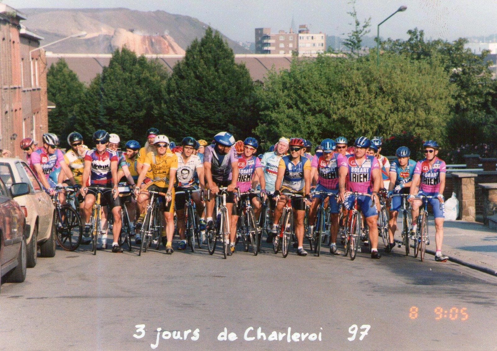 Une vie de sports , (la mienne) Debut La Marche: en 1973 ( 20 km dans ma commune sur un pari ) puis 3 semaines apres Championnat Europe Marche a Pespinster 50 km, tout cela en n'ayant fait aucun sport avant, pui passé sur les longues distances 100 km, 24H etc fondateur du club Spiridon IAUBF, & passage a la courses a pied ( terminé 120 x Marathons (avec 42km de Berlin, Paris, Bruxelles, Albi, etc), 40x 100 km (avec Millau, Belves, Montlucon, plusieurs Championnat de France) 24 H de Biarritz, Gap, Jabbeke Suite a un accident sportif en 1984 ( renversé par un chauffard 42 km au Canada  Chicoutimi)  passé peu a peu au VTT( 3x Paris-Roubaix) & Cyclosportives Masters surtout en France avec 8 ans au Velo Club La Pomme MARSEILLE ( + de 106.500 km a pied & 120.000 km Velo   Maintenant, suite probl