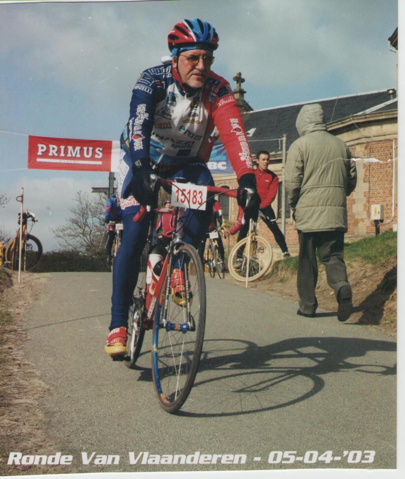 Une vie de sports , (la mienne) Debut La Marche: en 1973 ( 20 km dans ma commune sur un pari ) puis 3 semaines apres Championnat Europe Marche a Pespinster 50 km, tout cela en n'ayant fait aucun sport avant, pui passé sur les longues distances 100 km, 24H etc fondateur du club Spiridon IAUBF, & passage a la courses a pied ( terminé 120 x Marathons (avec 42km de Berlin, Paris, Bruxelles, Albi, etc), 40x 100 km (avec Millau, Belves, Montlucon, plusieurs Championnat de France) 24 H de Biarritz, Gap, Jabbeke Suite a un accident sportif en 1984 ( renversé par un chauffard 42 km au Canada  Chicoutimi)  passé peu a peu au VTT( 3x Paris-Roubaix) & Cyclosportives Masters surtout en France avec 8 ans au Velo Club La Pomme MARSEILLE ( + de 106.500 km a pied & 120.000 km Velo   Maintenant, suite probl