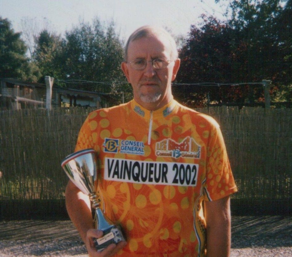 Une vie de sports , (la mienne) Debut La Marche: en 1973 ( 20 km dans ma commune sur un pari ) puis 3 semaines apres Championnat Europe Marche a Pespinster 50 km, tout cela en n'ayant fait aucun sport avant, pui passé sur les longues distances 100 km, 24H etc fondateur du club Spiridon IAUBF, & passage a la courses a pied ( terminé 120 x Marathons (avec 42km de Berlin, Paris, Bruxelles, Albi, etc), 40x 100 km (avec Millau, Belves, Montlucon, plusieurs Championnat de France) 24 H de Biarritz, Gap, Jabbeke Suite a un accident sportif en 1984 ( renversé par un chauffard 42 km au Canada  Chicoutimi)  passé peu a peu au VTT( 3x Paris-Roubaix) & Cyclosportives Masters surtout en France avec 8 ans au Velo Club La Pomme MARSEILLE ( + de 106.500 km a pied & 120.000 km Velo   Maintenant, suite probl
