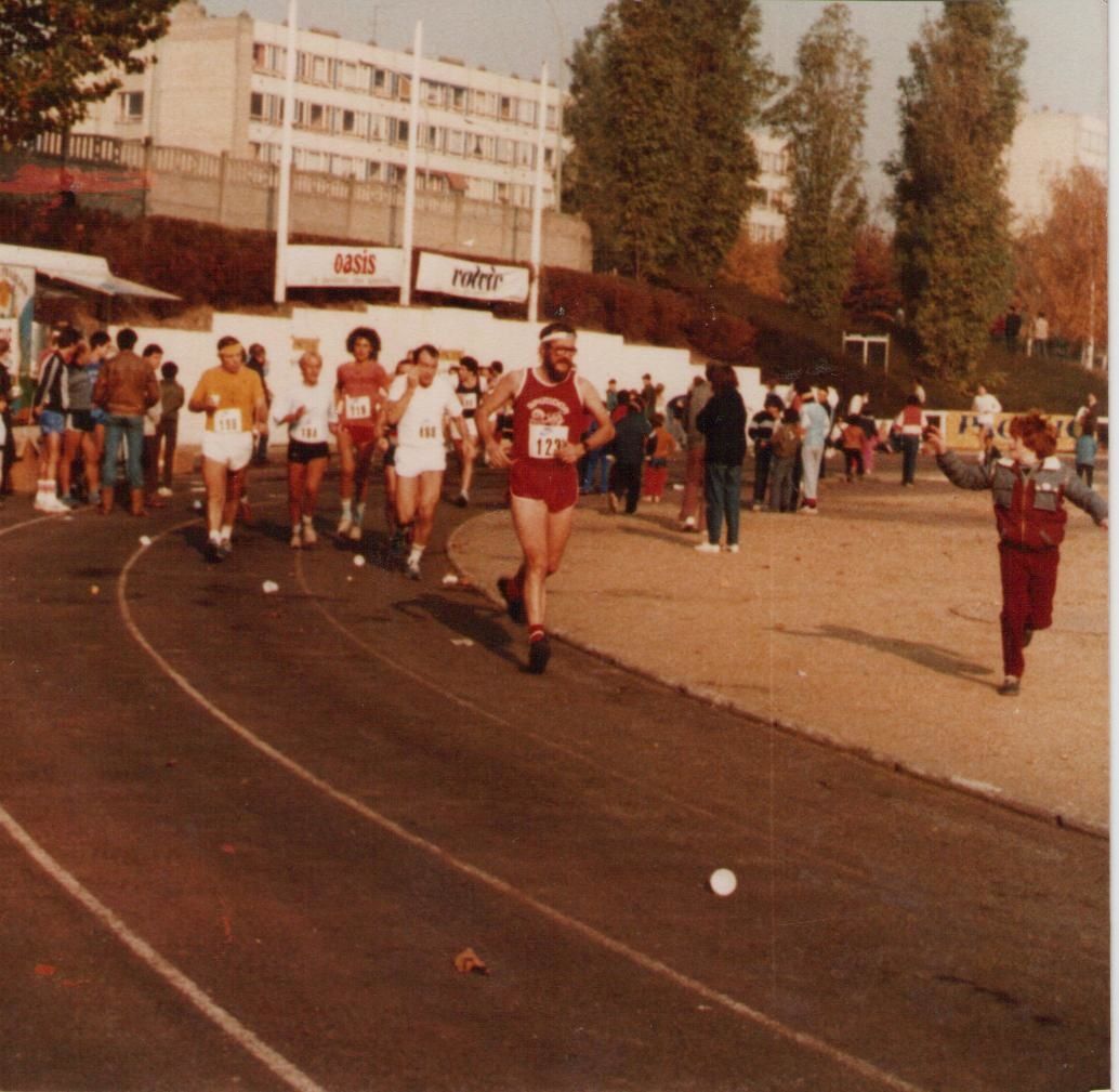 Une vie de sports , (la mienne) Debut La Marche: en 1973 ( 20 km dans ma commune sur un pari ) puis 3 semaines apres Championnat Europe Marche a Pespinster 50 km, tout cela en n'ayant fait aucun sport avant, pui passé sur les longues distances 100 km, 24H etc fondateur du club Spiridon IAUBF, & passage a la courses a pied ( terminé 120 x Marathons (avec 42km de Berlin, Paris, Bruxelles, Albi, etc), 40x 100 km (avec Millau, Belves, Montlucon, plusieurs Championnat de France) 24 H de Biarritz, Gap, Jabbeke Suite a un accident sportif en 1984 ( renversé par un chauffard 42 km au Canada  Chicoutimi)  passé peu a peu au VTT( 3x Paris-Roubaix) & Cyclosportives Masters surtout en France avec 8 ans au Velo Club La Pomme MARSEILLE ( + de 106.500 km a pied & 120.000 km Velo   Maintenant, suite probl