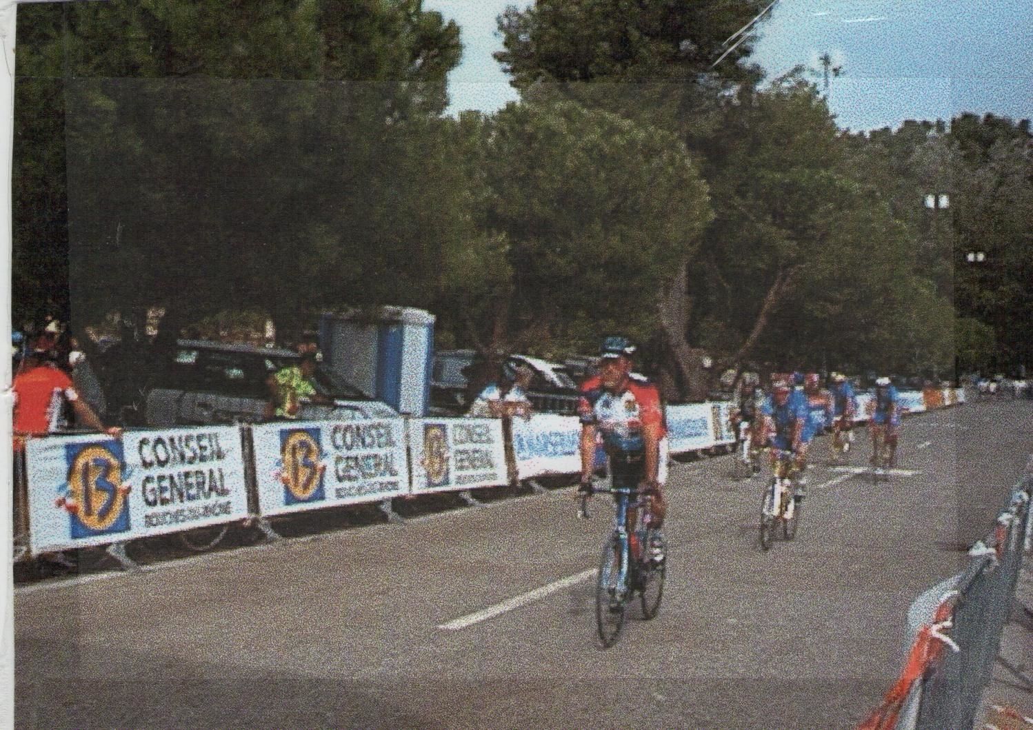 Une vie de sports , (la mienne) Debut La Marche: en 1973 ( 20 km dans ma commune sur un pari ) puis 3 semaines apres Championnat Europe Marche a Pespinster 50 km, tout cela en n'ayant fait aucun sport avant, pui passé sur les longues distances 100 km, 24H etc fondateur du club Spiridon IAUBF, & passage a la courses a pied ( terminé 120 x Marathons (avec 42km de Berlin, Paris, Bruxelles, Albi, etc), 40x 100 km (avec Millau, Belves, Montlucon, plusieurs Championnat de France) 24 H de Biarritz, Gap, Jabbeke Suite a un accident sportif en 1984 ( renversé par un chauffard 42 km au Canada  Chicoutimi)  passé peu a peu au VTT( 3x Paris-Roubaix) & Cyclosportives Masters surtout en France avec 8 ans au Velo Club La Pomme MARSEILLE ( + de 106.500 km a pied & 120.000 km Velo   Maintenant, suite probl
