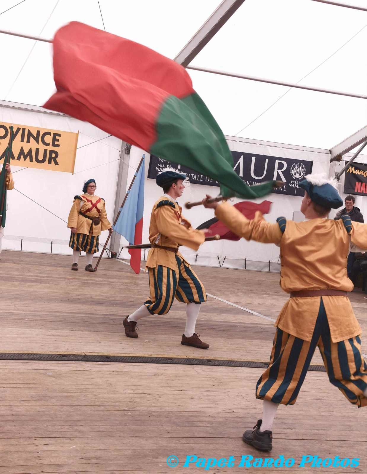 Comme  chaque année une bonne ambiance, VIVE LA WALLONIE, photos Les Celebres Molons, Les Alfers Namurois, La Frairie des Masuis et Cotelis Jambois,Les Alfers,Zouaves de Malonne, Alba Pipe Band 