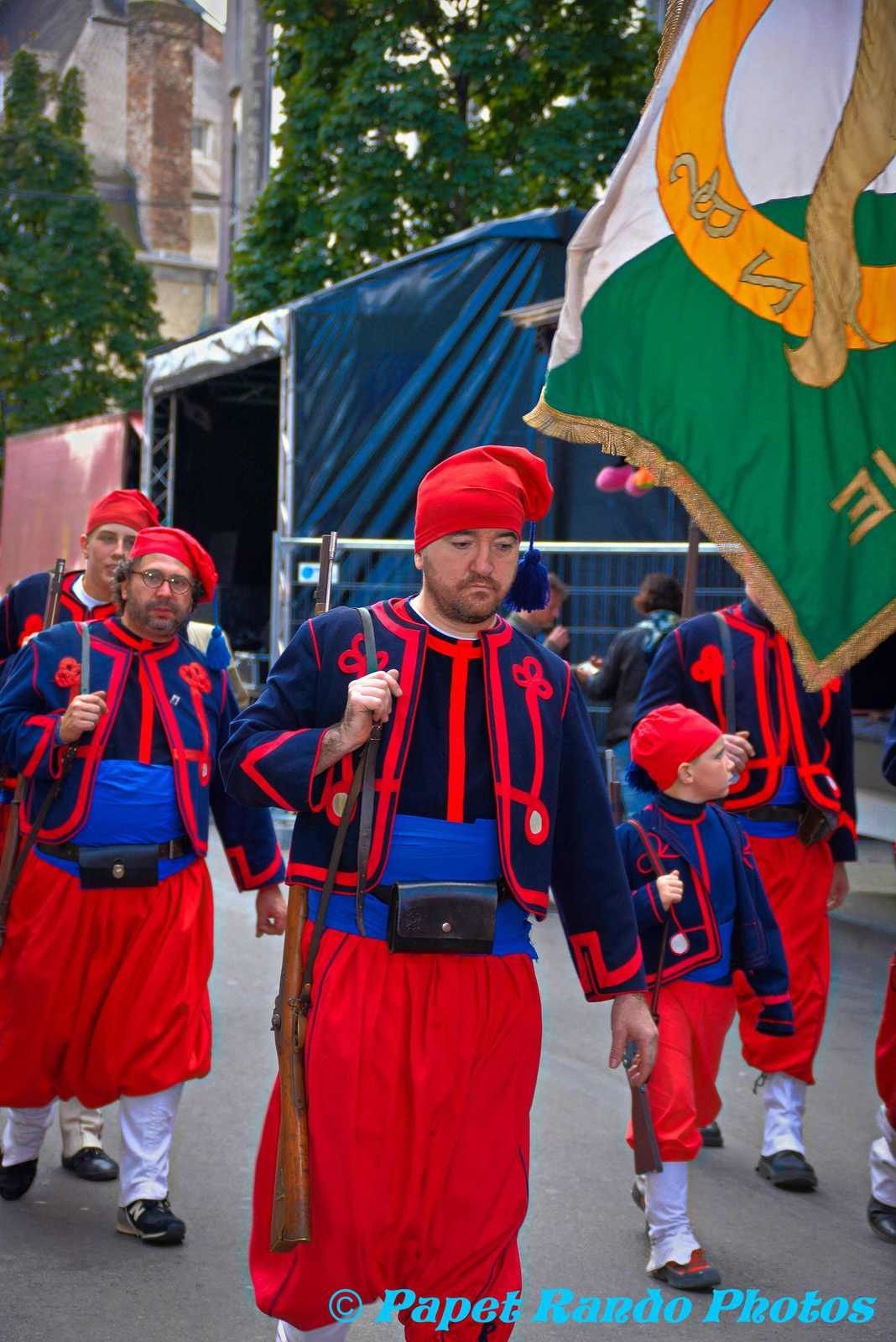 Comme  chaque année une bonne ambiance, VIVE LA WALLONIE, photos Les Celebres Molons, Les Alfers Namurois, La Frairie des Masuis et Cotelis Jambois,Les Alfers,Zouaves de Malonne, Alba Pipe Band 