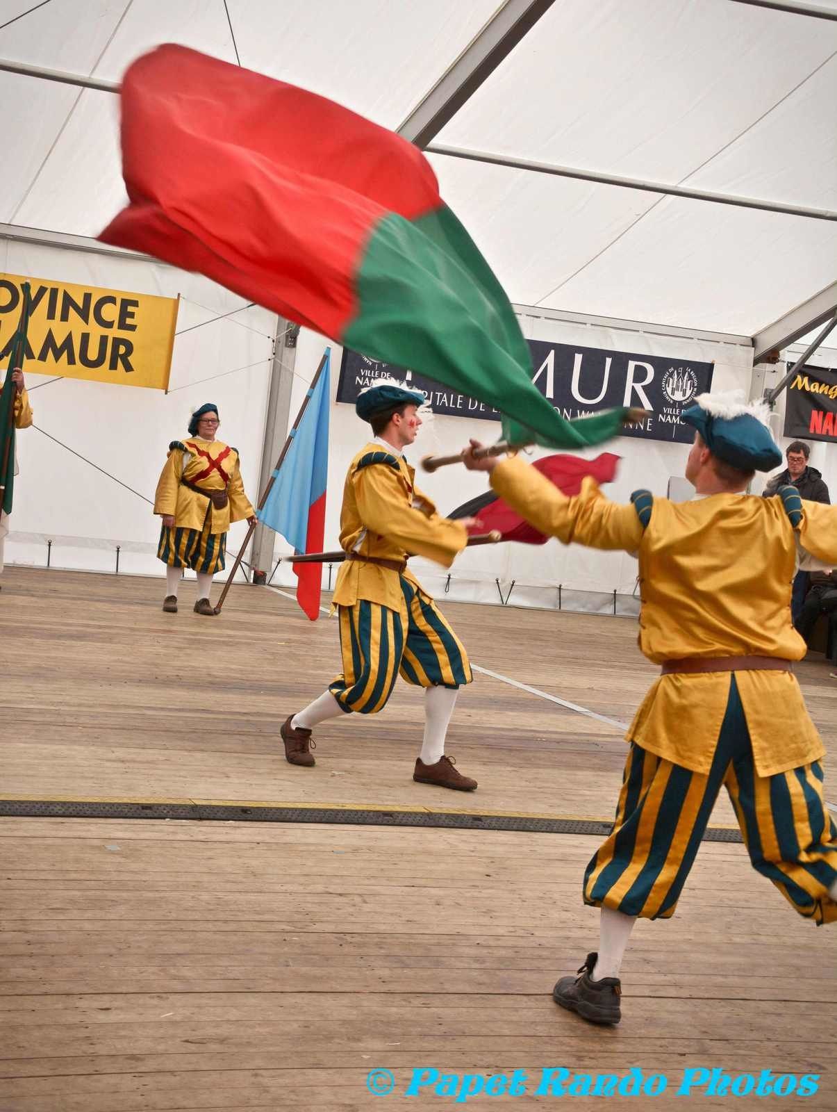 Comme  chaque année une bonne ambiance, VIVE LA WALLONIE, photos Les Celebres Molons, Les Alfers Namurois, La Frairie des Masuis et Cotelis Jambois,Les Alfers,Zouaves de Malonne, Alba Pipe Band 