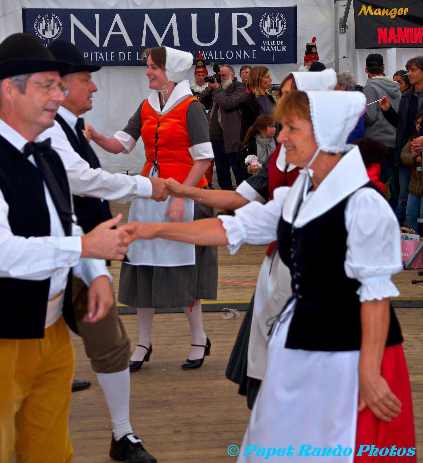 Comme  chaque année une bonne ambiance, VIVE LA WALLONIE, photos Les Celebres Molons, Les Alfers Namurois, La Frairie des Masuis et Cotelis Jambois,Les Alfers,Zouaves de Malonne, Alba Pipe Band 