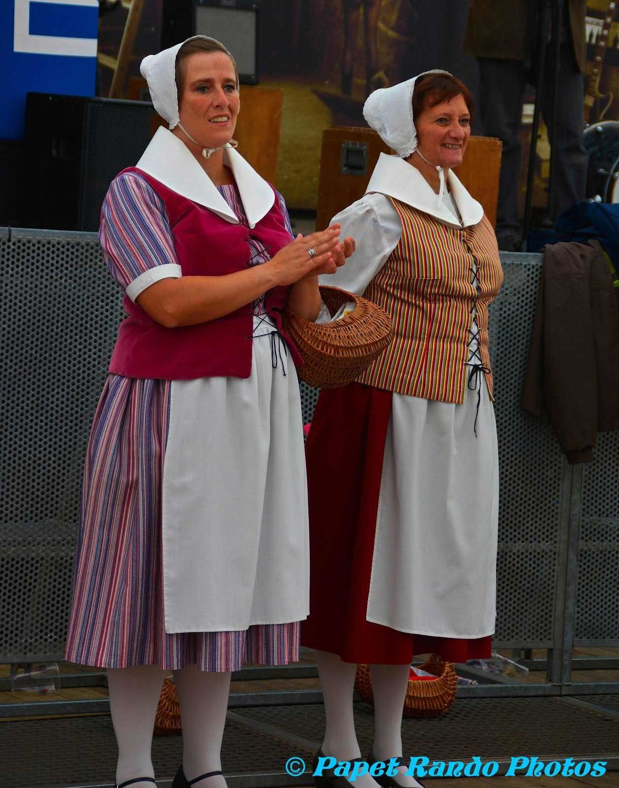 Comme  chaque année une bonne ambiance, VIVE LA WALLONIE, photos Les Celebres Molons, Les Alfers Namurois, La Frairie des Masuis et Cotelis Jambois,Les Alfers,Zouaves de Malonne, Alba Pipe Band 
