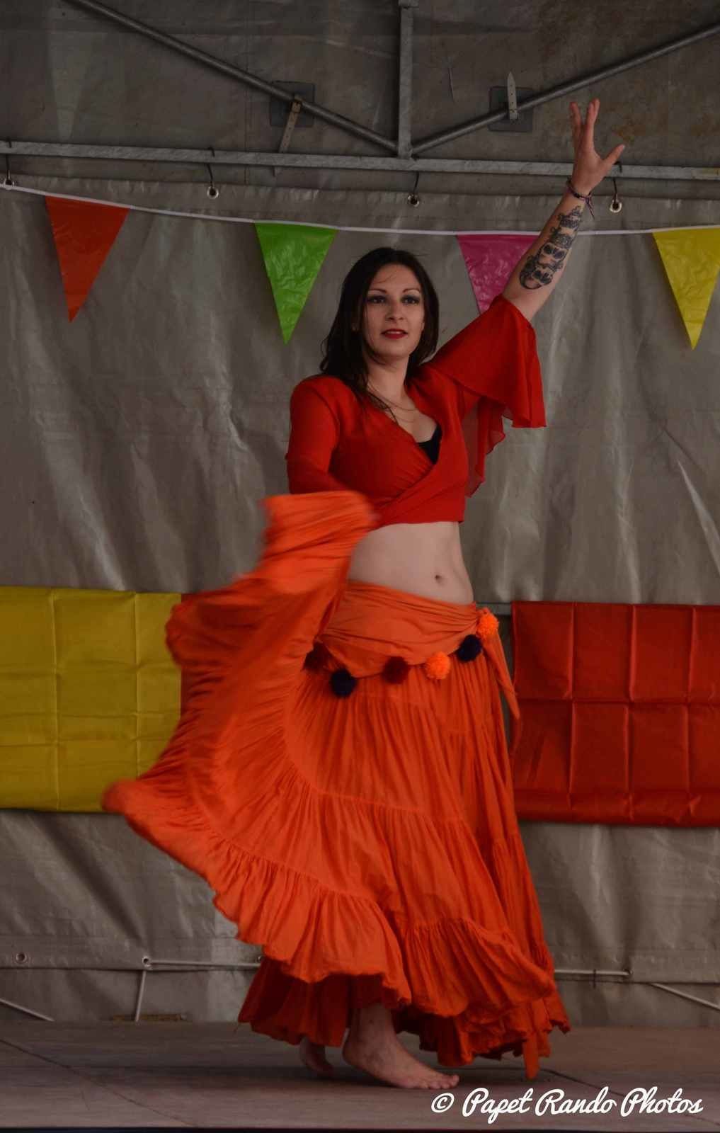 Mons autour du Monde, danses & musiques de partout, un vrai plaisir pour les yeux & les chasseurs d'images passionné. Cela sur plusieurs podiums (d'ou beaucoup de km sur les pavés Montois, sous un soleil magnifique) photos : Danses Latinos, Orientales, Ballywood, Grecques, Africaines, Celtic, Pom-Pom Girls etc etc 