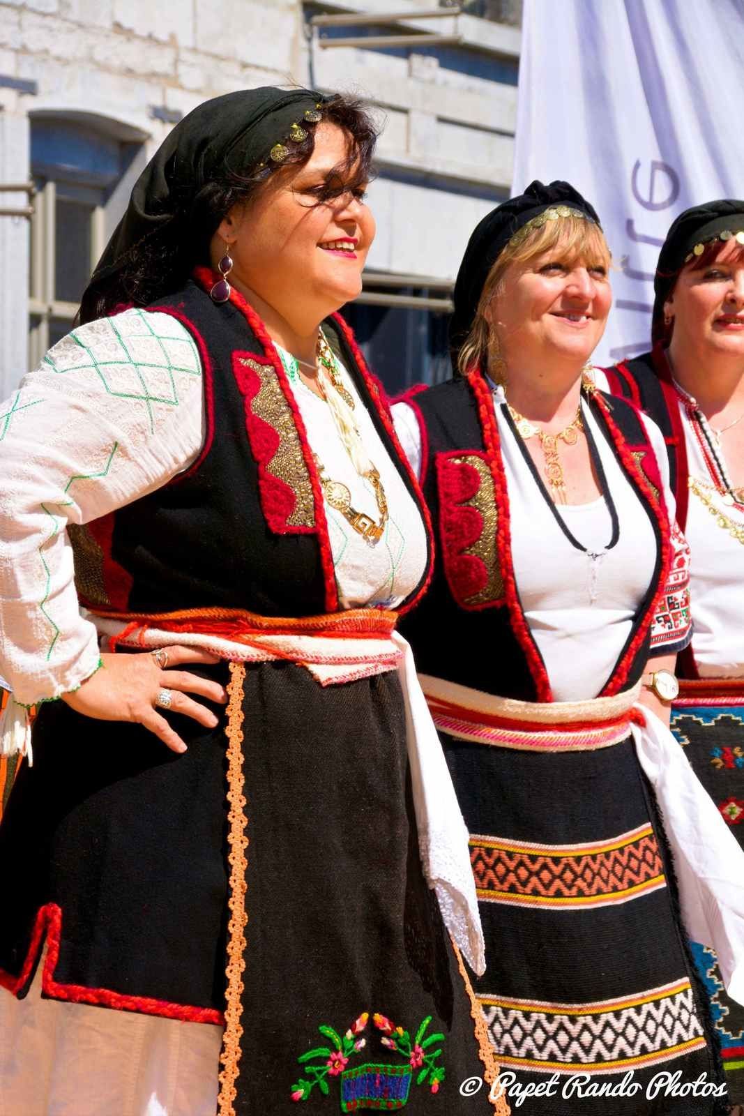 Mons autour du Monde, danses & musiques de partout, un vrai plaisir pour les yeux & les chasseurs d'images passionné. Cela sur plusieurs podiums (d'ou beaucoup de km sur les pavés Montois, sous un soleil magnifique) photos : Danses Latinos, Orientales, Ballywood, Grecques, Africaines, Celtic, Pom-Pom Girls etc etc 