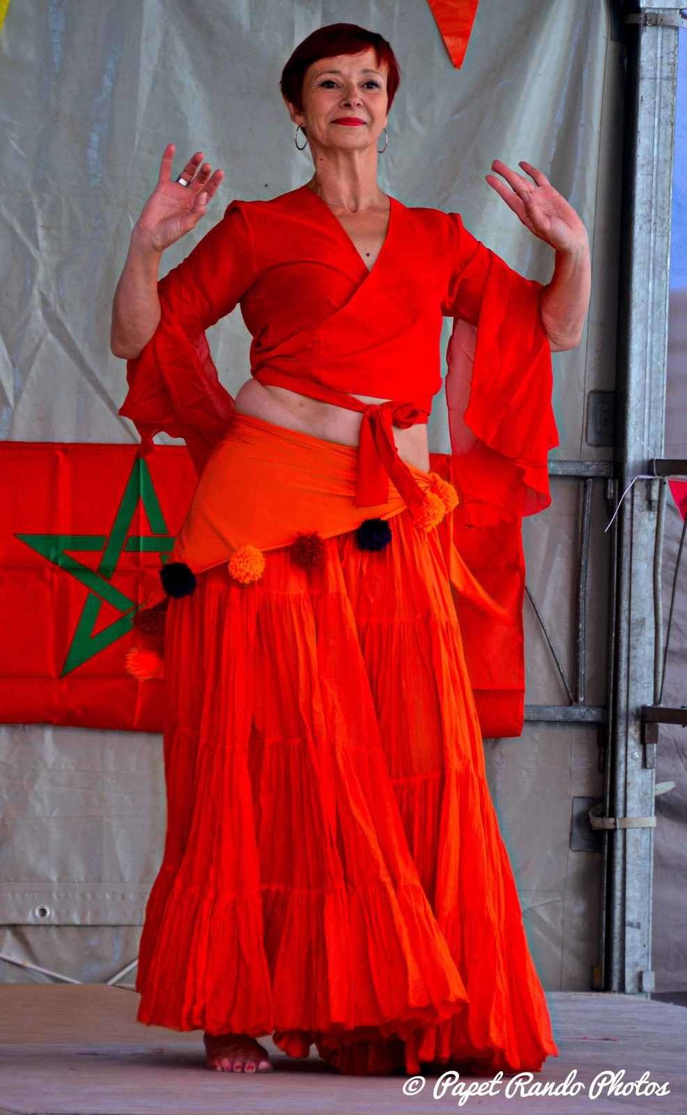 Mons autour du Monde, danses & musiques de partout, un vrai plaisir pour les yeux & les chasseurs d'images passionné. Cela sur plusieurs podiums (d'ou beaucoup de km sur les pavés Montois, sous un soleil magnifique) photos : Danses Latinos, Orientales, Ballywood, Grecques, Africaines, Celtic, Pom-Pom Girls etc etc 