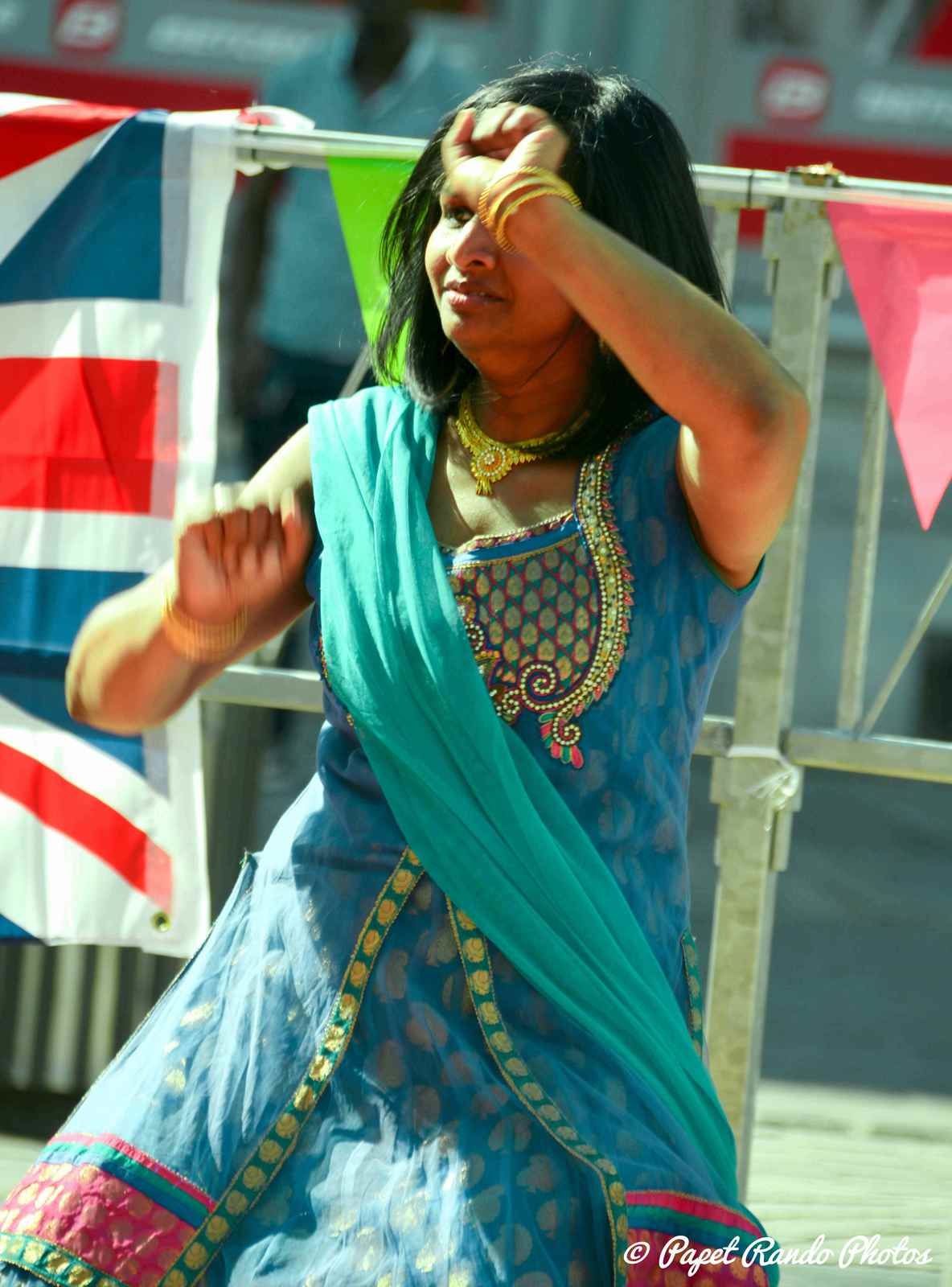 Mons autour du Monde, danses & musiques de partout, un vrai plaisir pour les yeux & les chasseurs d'images passionné. Cela sur plusieurs podiums (d'ou beaucoup de km sur les pavés Montois, sous un soleil magnifique) photos : Danses Latinos, Orientales, Ballywood, Grecques, Africaines, Celtic, Pom-Pom Girls etc etc 