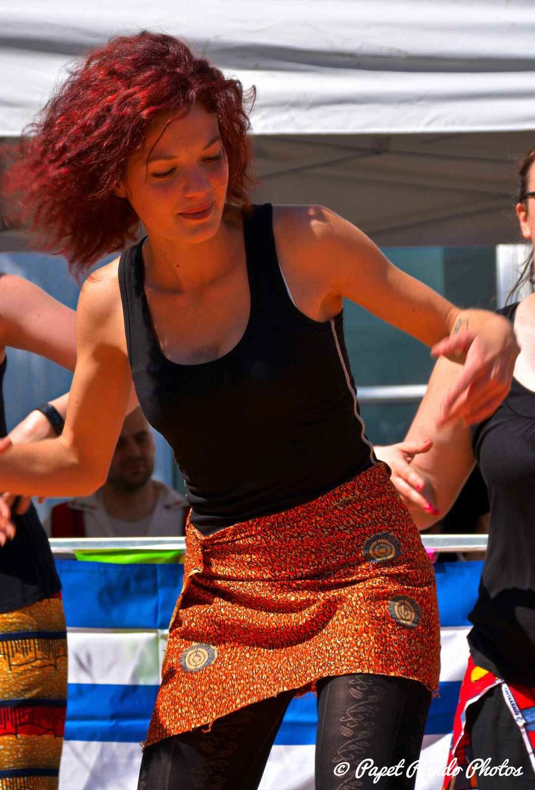 Mons autour du Monde, danses & musiques de partout, un vrai plaisir pour les yeux & les chasseurs d'images passionné. Cela sur plusieurs podiums (d'ou beaucoup de km sur les pavés Montois, sous un soleil magnifique) photos : Danses Latinos, Orientales, Ballywood, Grecques, Africaines, Celtic, Pom-Pom Girls etc etc 
