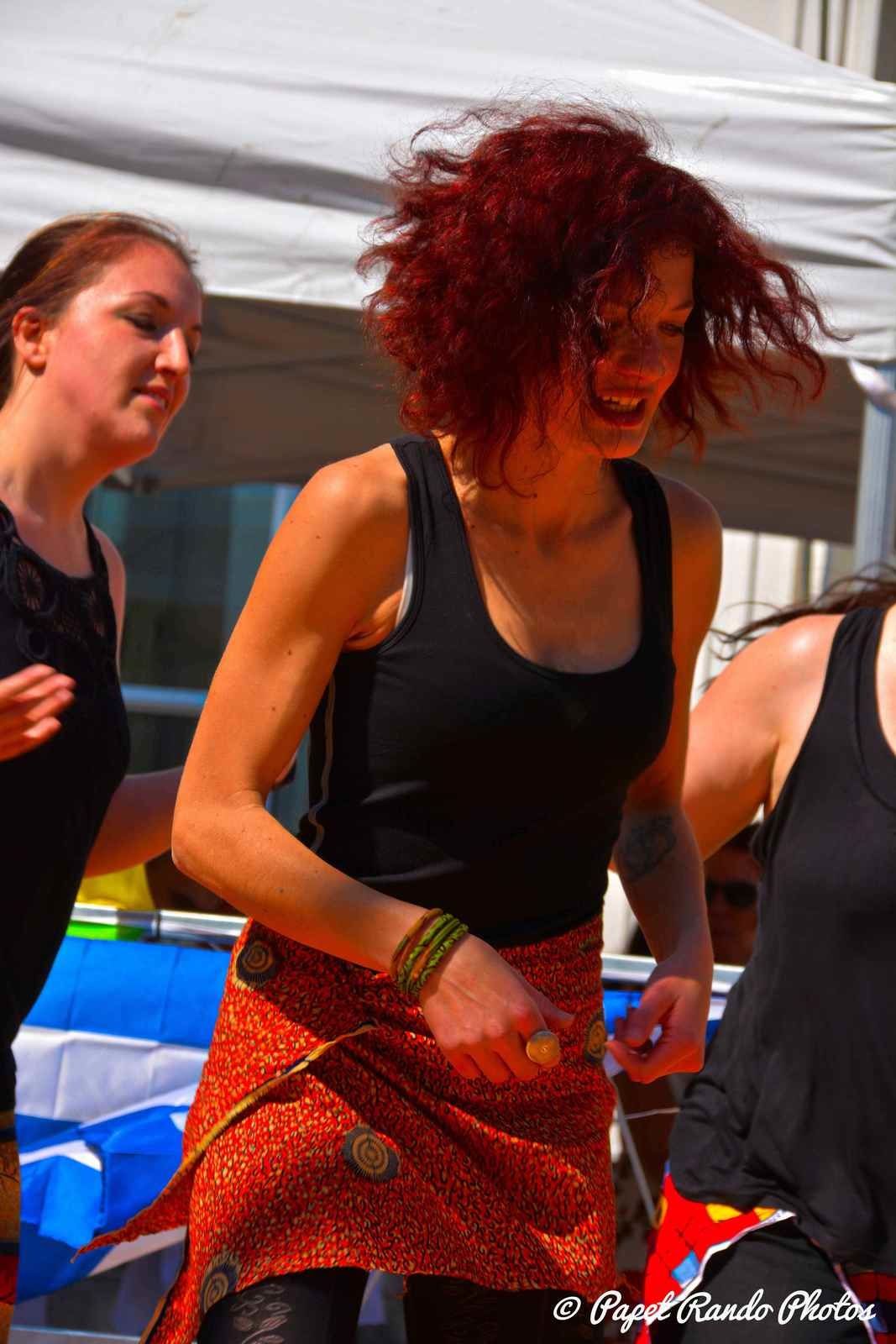Mons autour du Monde, danses & musiques de partout, un vrai plaisir pour les yeux & les chasseurs d'images passionné. Cela sur plusieurs podiums (d'ou beaucoup de km sur les pavés Montois, sous un soleil magnifique) photos : Danses Latinos, Orientales, Ballywood, Grecques, Africaines, Celtic, Pom-Pom Girls etc etc 