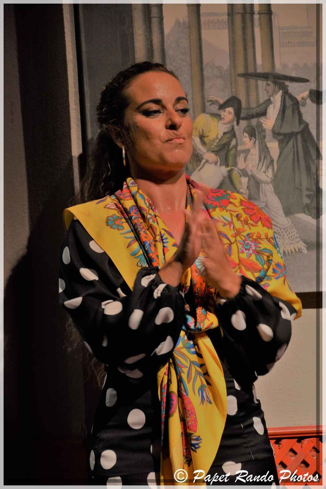SEVILLE a voir au moins une fois dans votre vie, ville magnifique, bien sur du Flamenco partout, j'y etais aussi pour cela, encore un grand merci aux connaissances du Flamenco pour les bonnes adresses