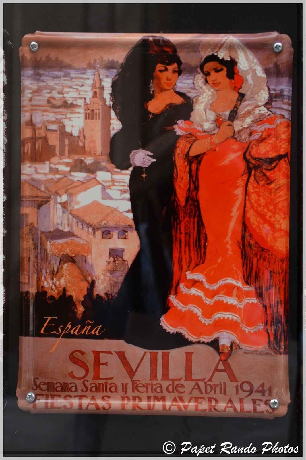 SEVILLE a voir au moins une fois dans votre vie, ville magnifique, bien sur du Flamenco partout, j'y etais aussi pour cela, encore un grand merci aux connaissances du Flamenco pour les bonnes adresses