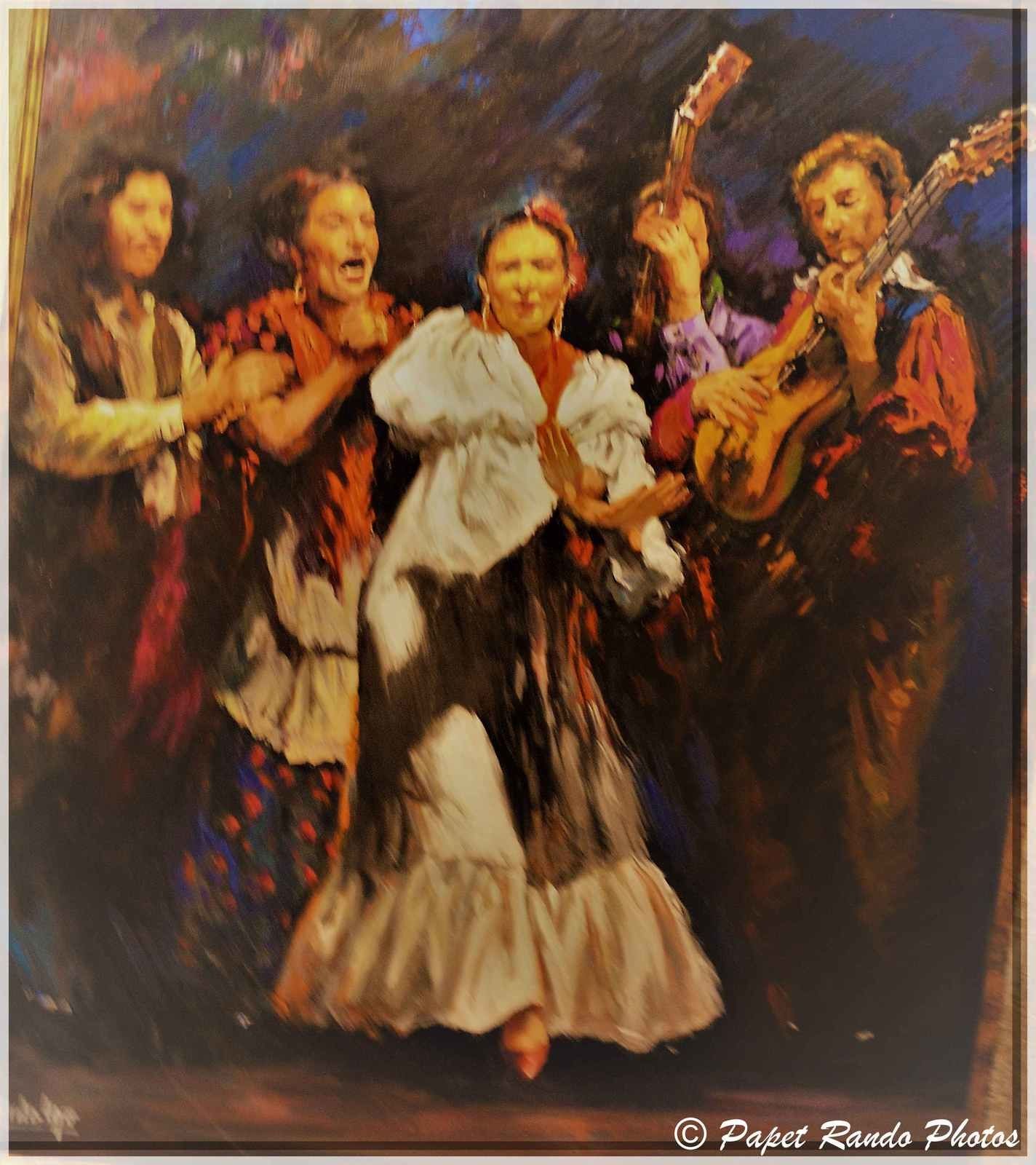 SEVILLE a voir au moins une fois dans votre vie, ville magnifique, bien sur du Flamenco partout, j'y etais aussi pour cela, encore un grand merci aux connaissances du Flamenco pour les bonnes adresses