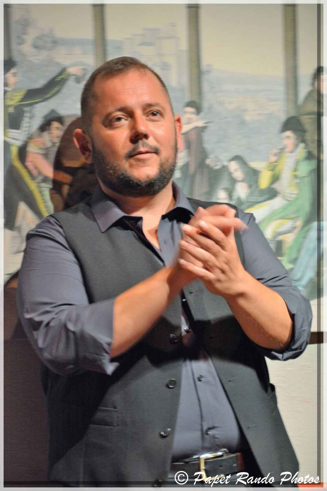 SEVILLE a voir au moins une fois dans votre vie, ville magnifique, bien sur du Flamenco partout, j'y etais aussi pour cela, encore un grand merci aux connaissances du Flamenco pour les bonnes adresses
