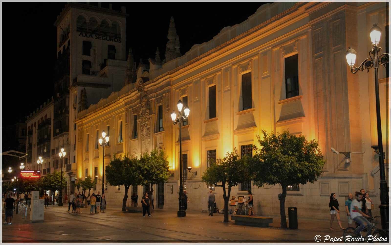 La Cathedrale de Sevilla,inaugurée en 1182 devenue gothique, aussi la plus grande, avec des parties de l'ancienne mosquée, ensuite photos dans la ville 