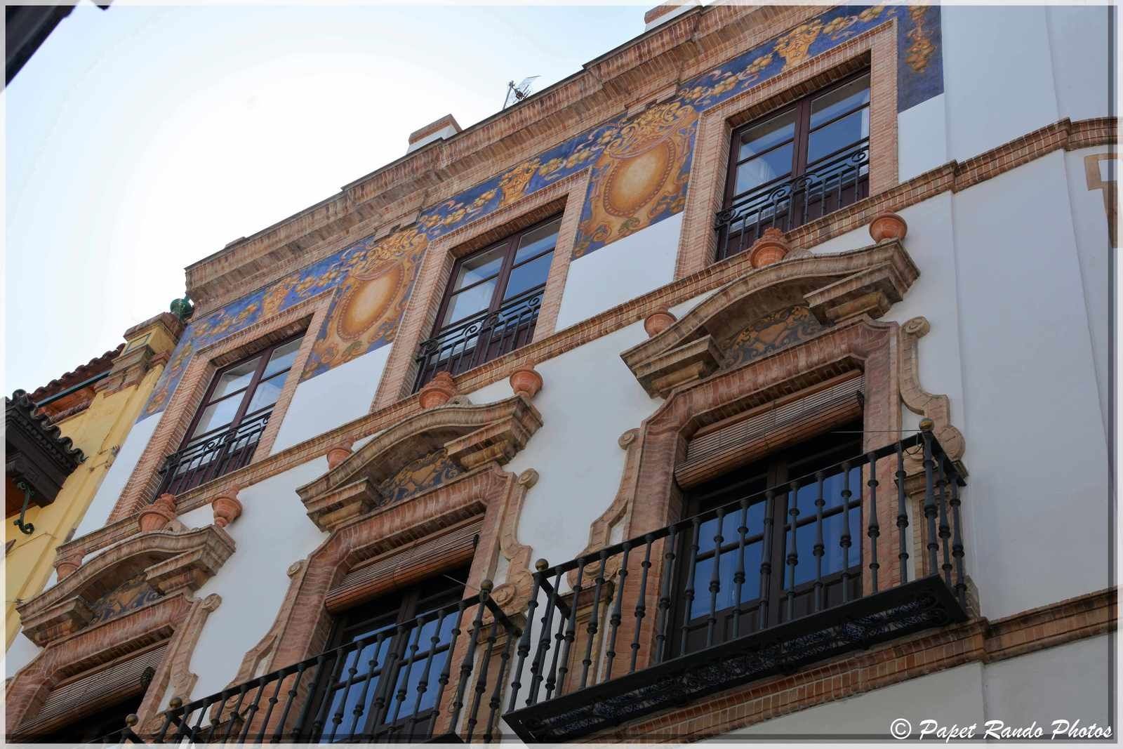 La Cathedrale de Sevilla,inaugurée en 1182 devenue gothique, aussi la plus grande, avec des parties de l'ancienne mosquée, ensuite photos dans la ville 