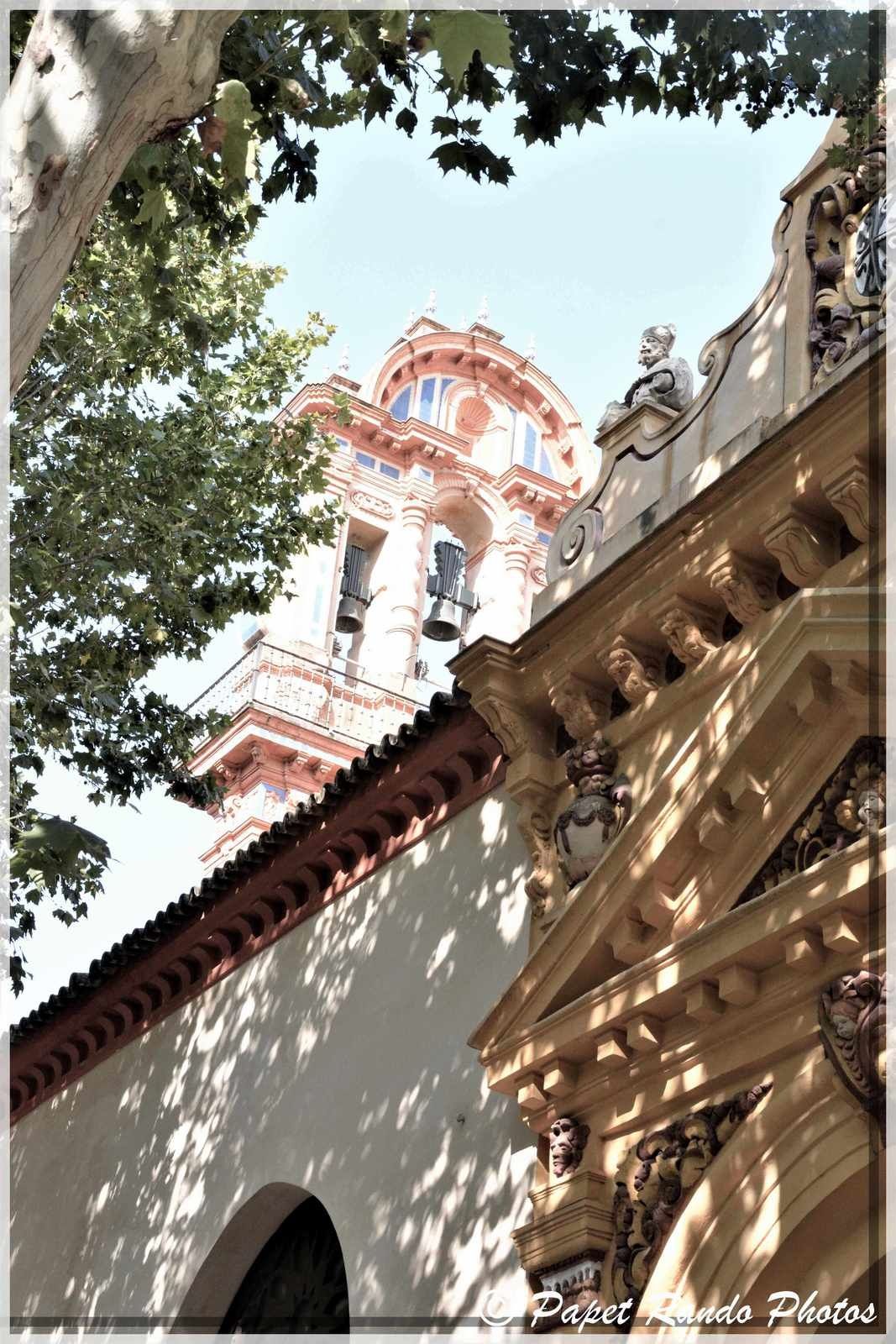 La Cathedrale de Sevilla,inaugurée en 1182 devenue gothique, aussi la plus grande, avec des parties de l'ancienne mosquée, ensuite photos dans la ville 