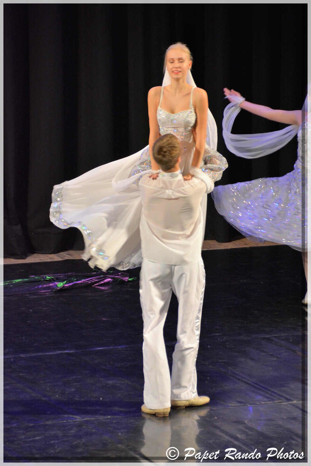 Toujours trés beau le Folklore, venu en  Wallonie, grace a asbl A.R.R.E.T. (accueil des enfants de Tchernobyl)  BRAVO, MERCI pour leur ART & TRADITION 