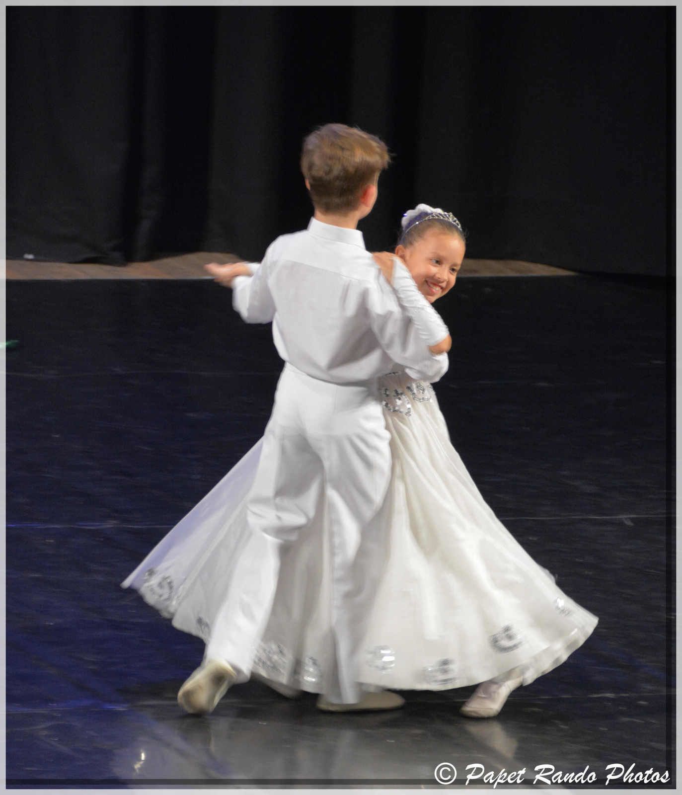 Toujours trés beau le Folklore, venu en  Wallonie, grace a asbl A.R.R.E.T. (accueil des enfants de Tchernobyl)  BRAVO, MERCI pour leur ART & TRADITION 