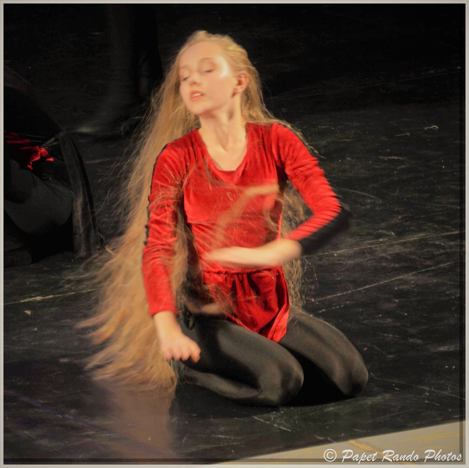 Toujours trés beau le Folklore, venu en  Wallonie, grace a asbl A.R.R.E.T. (accueil des enfants de Tchernobyl)  BRAVO, MERCI pour leur ART & TRADITION 
