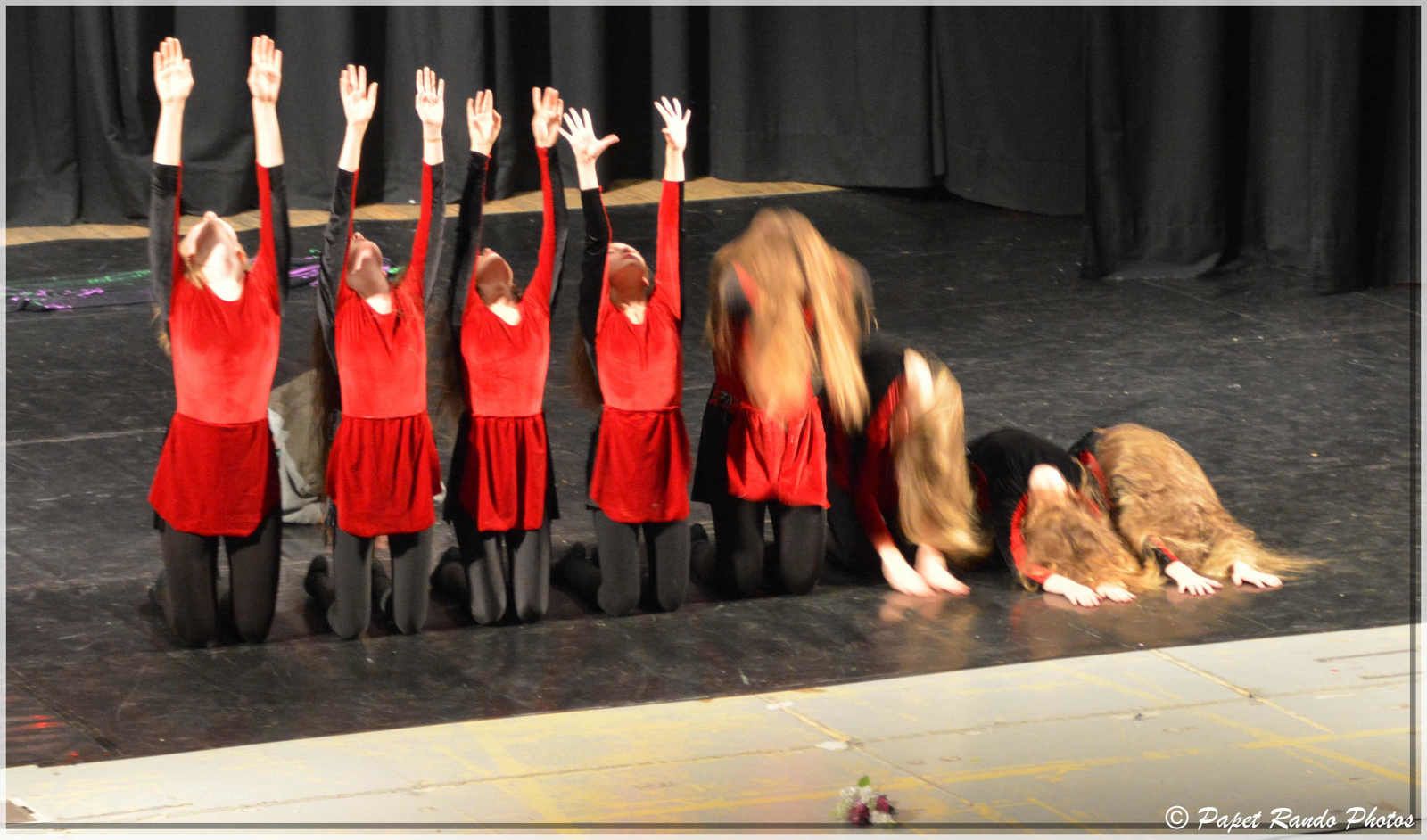 Toujours trés beau le Folklore, venu en  Wallonie, grace a asbl A.R.R.E.T. (accueil des enfants de Tchernobyl)  BRAVO, MERCI pour leur ART & TRADITION 
