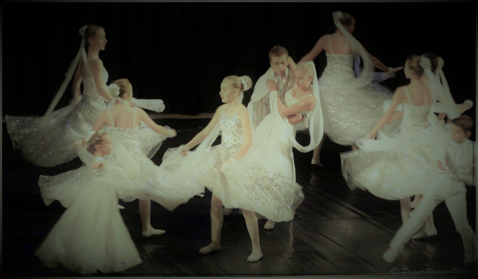 Toujours trés beau le Folklore, venu en  Wallonie, grace a asbl A.R.R.E.T. (accueil des enfants de Tchernobyl)  BRAVO, MERCI pour leur ART & TRADITION 